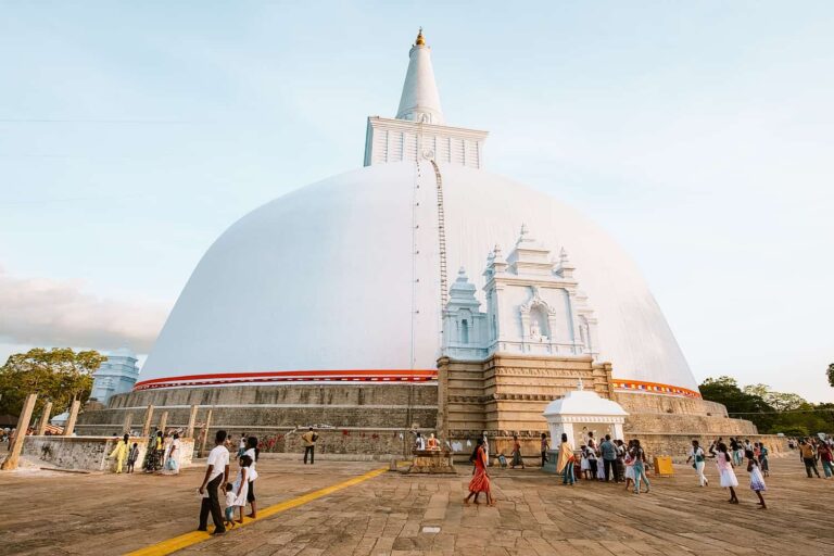 Tourist-places-in-Anuradhapura